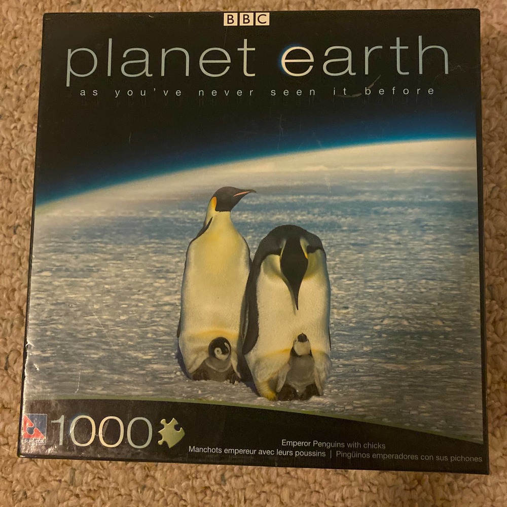 Planet Earth 1000 piece puzzle - Emperor Penguins with chicks - NIB